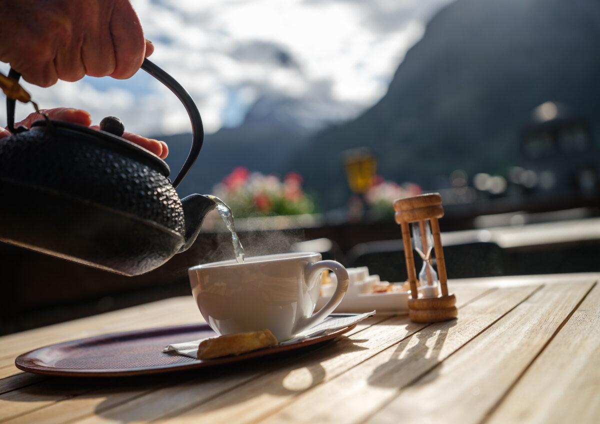 Eco-Travel in den Alpen - Tee mit Panorama