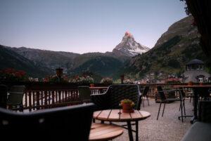 Sustainable hotel restaurants - Terrace with a view of the Matterhorn