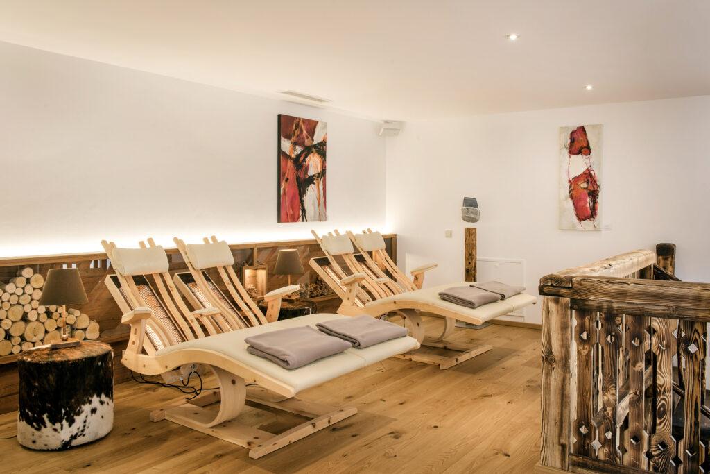 Boutique Spa at the sustainable hotel Das RĂĽbezahl in Germany. Loungers with infrared heat and pine wood for relaxation