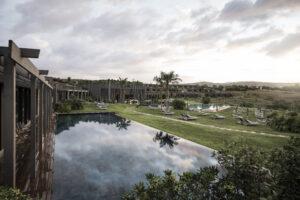 Das Bild zeigt einen der Pools im neuen ADLER Spa Resort auf Sizilien.