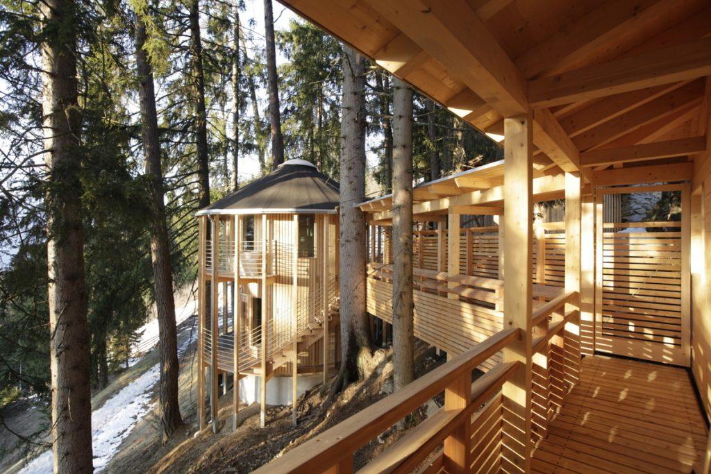 Swiss stone pine for well-being. At the Naturhotel Grafenast, an entire floor was built from regional Swiss stone pine.