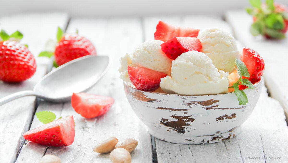DIY Strawberry Ice Cream – Vegan or with Cream