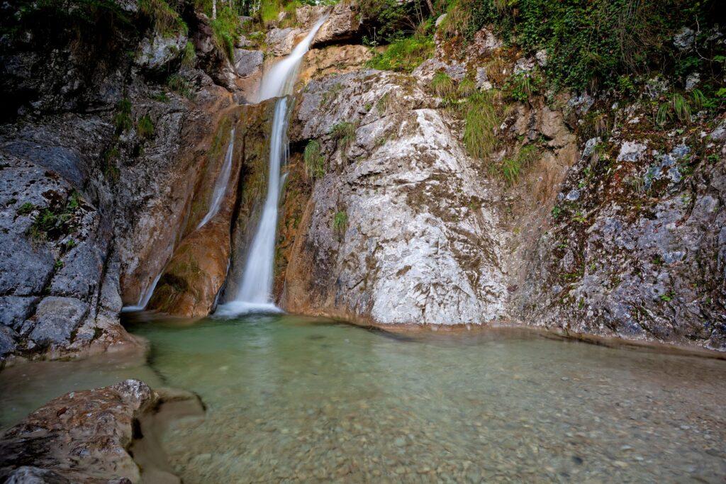Gumpen am Königssee mit Wasserfall