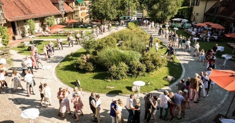 Feste nachhaltig feiern in diesen Eventlocations (+ Tipps für deine Planung)