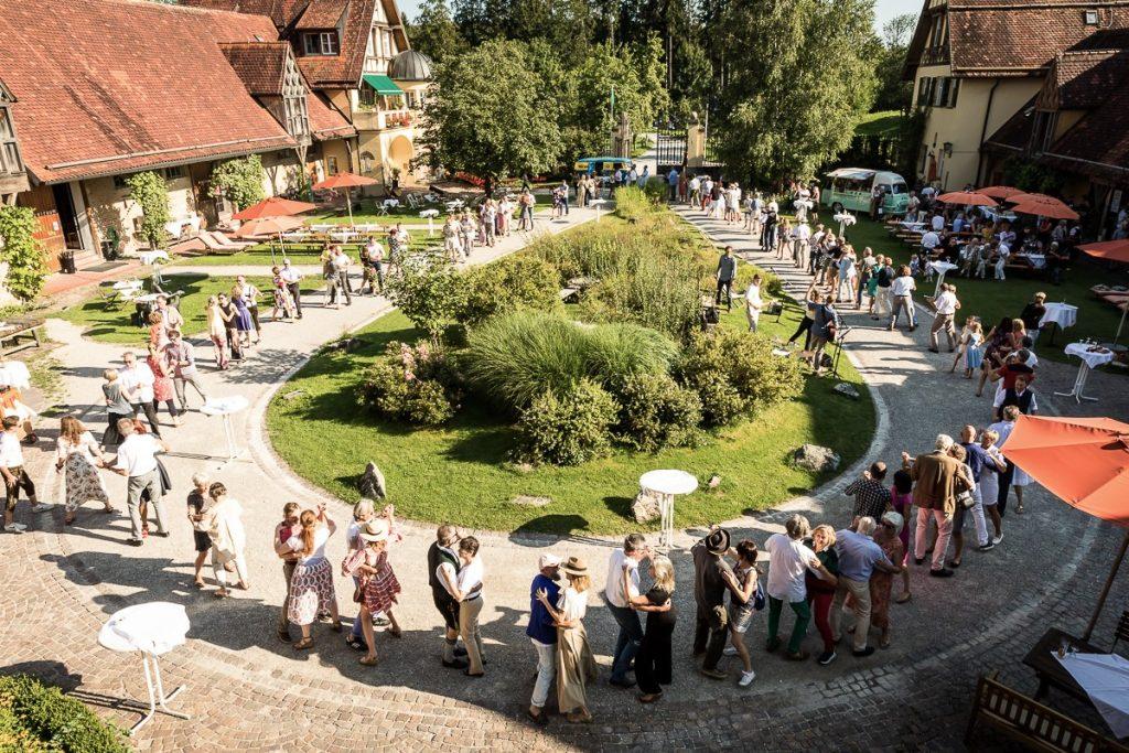 Sustainable celebrations without kitsch and natural