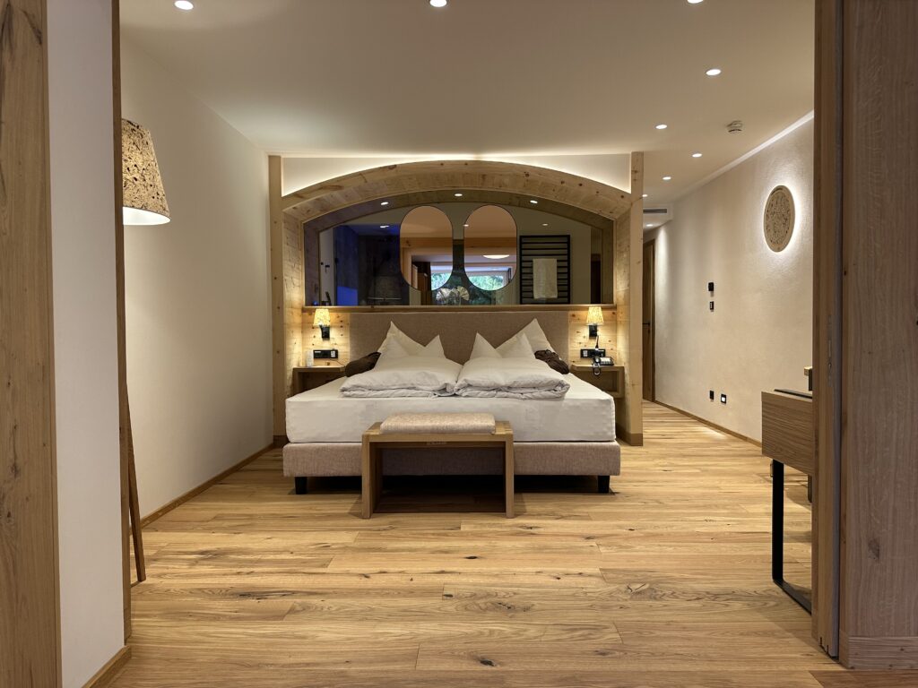A hotel room completely made of sustainable raw materials directly from the surrounding area. Tyrol Austria