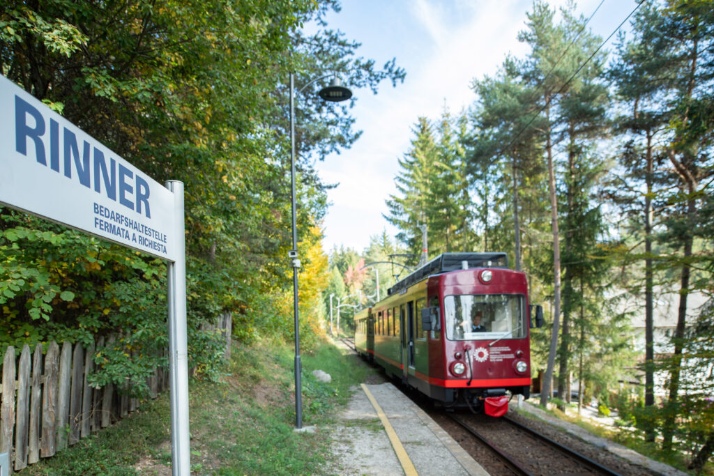 Sustainable travel to South Tyrol – the APIPURA rinner hotel is directly accessible by train