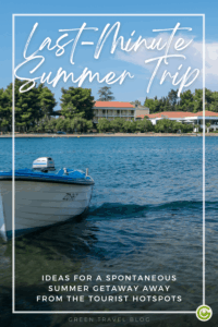 In the foreground is a small white-and-blue motorboat on calm water. Behind it stretches a shoreline lined with trees and low-rise buildings. Across the image, the words “Last-Minute Summer Vacation” are written in large, curving lettering. At the bottom, in capital letters, it says: ‘IDEAS FOR YOUR SPONTANEOUS SUMMER AWAY FROM THE TOURIST HOTSPOTS’. 