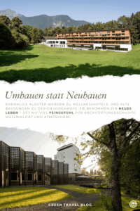 Oben ein langgestrecktes Hotelgebäude vor bewaldeten Bergen, unten ein modernes Hotel mit Holzfassade und großen Fenstern in einer grünen Parklandschaft.