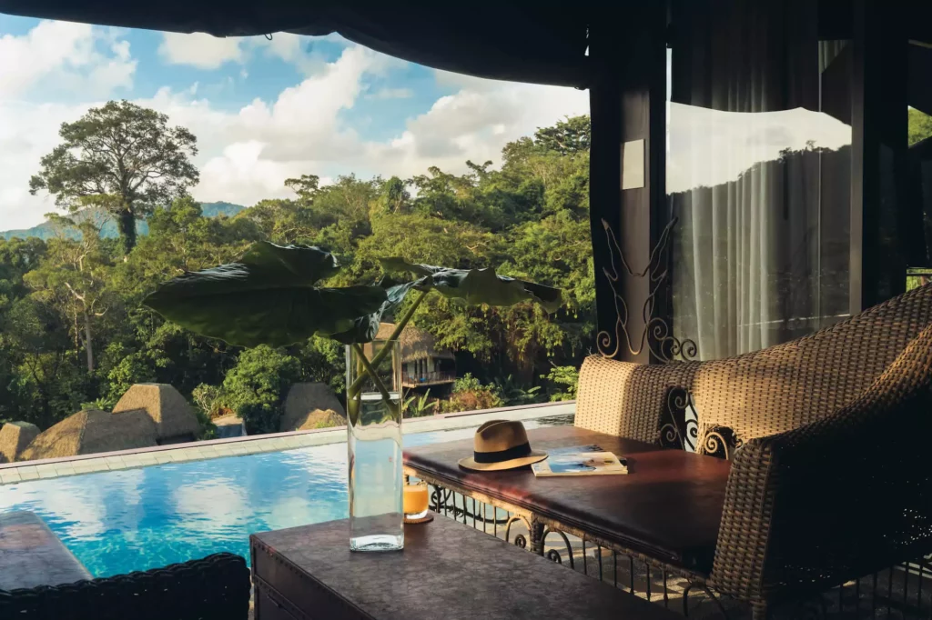 Slow Travel in Thailand im Eco Resort Keemala luxuriöse Villa mit Pool in den Baumkronen